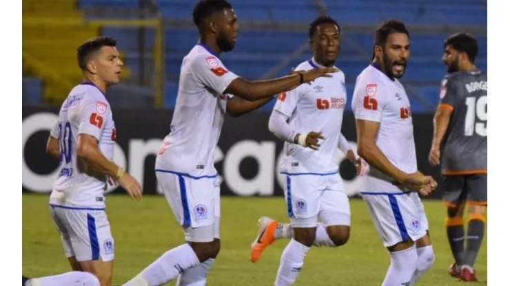 Olimpia derrotó al Forge y se clasificó a cuartos con categoría
