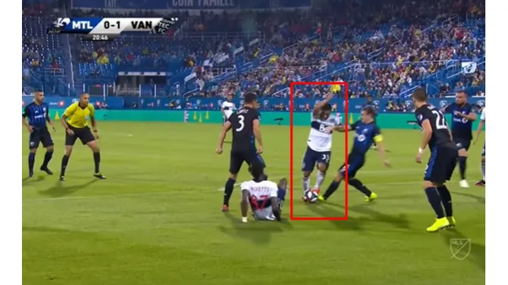 El penal que le cometen a Michaell Chirinos en la MLS