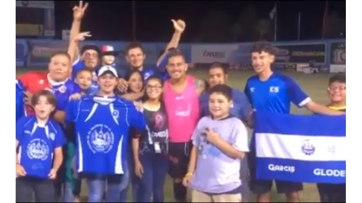 El gesto conmovedor de Fito Zelaya con aficionados salvadoreños