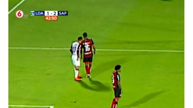 Dura sanción para Manfred Ugalde tras morder a Junior Díaz