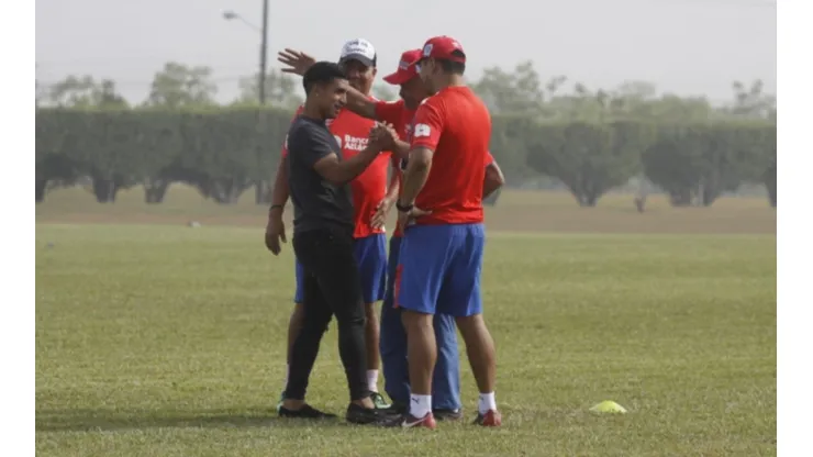 Michaell Chirinos se va del Olimpia