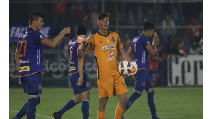 Nicholas Hagen se sigue destacando con Municipal