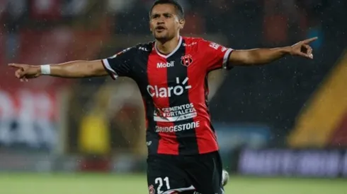 Se cae negociación de Roger Rojas en Chile