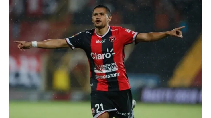 Se cae negociación de Roger Rojas en Chile
