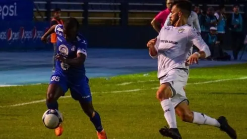 Comunicaciones vs. Arabe Unido