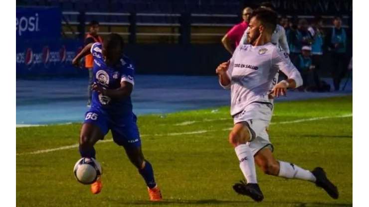 Comunicaciones vs. Arabe Unido