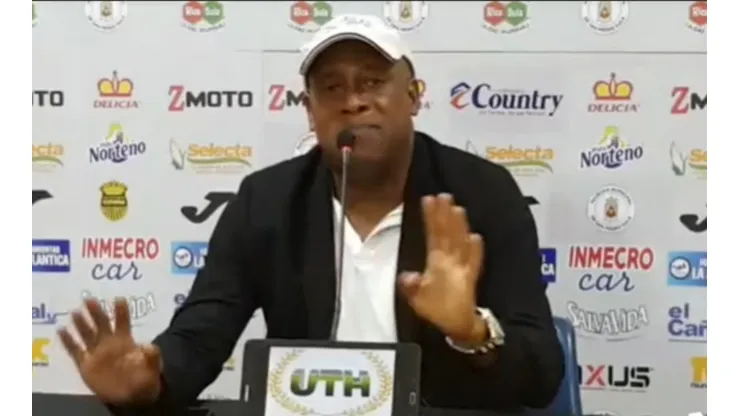Tras perder con La Liga, Hernán Medford se fastidia con periodistas en Honduras