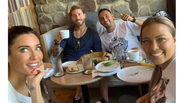 Sergio Ramos y Keylor Navas con sus esposas