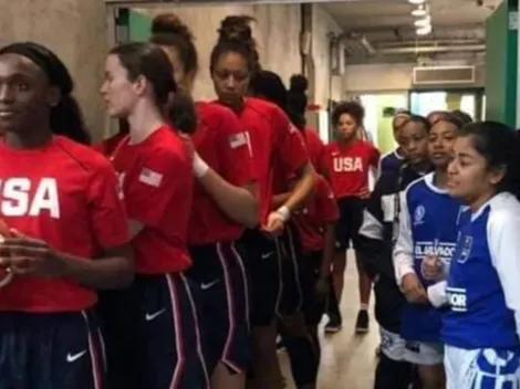 La foto feliz que tal vez no conoces del juego de básquet entre El Salvador y EE.UU.