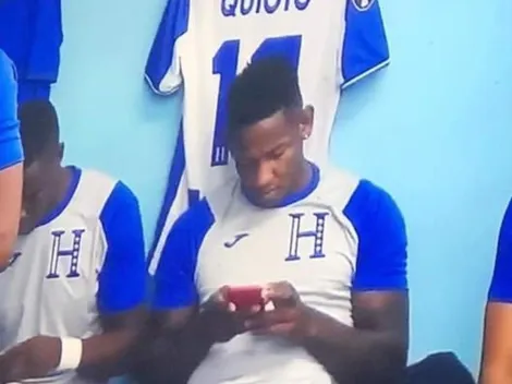 Dos hipótesis de por qué no es inicialista el hondureño del celular en el vestuario