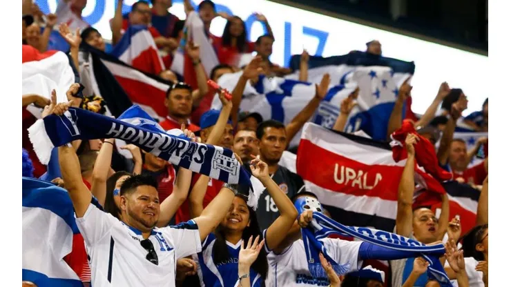 Hinchas Honduras y Costa Rica