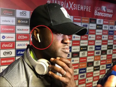 Joel Campbell se convierte en meme por usar 2 audífonos al mismo tiempo