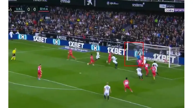 El mal rechazo de Keylor en el gol del Valencia