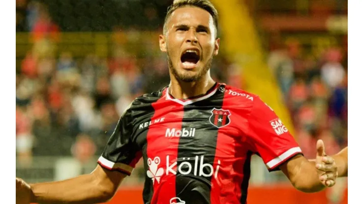 Heróico gol de Alex Lopez le dio un respiro al Alajuelense