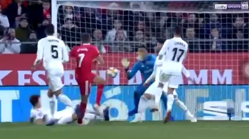 Atajadón de Keylor Navas contra el Girona