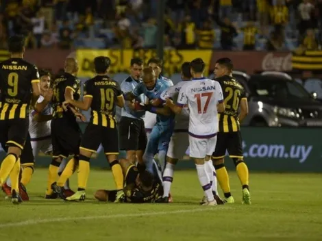 Luis Mejía, a las trompadas en el clásico de Uruguay