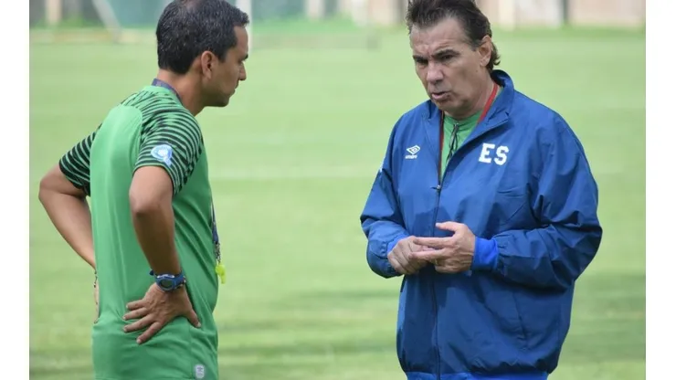 FIFA aduce parte del ascenso de los salvadoreños al entrenador mexicano De los Cobos
