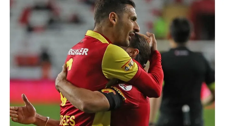 El volante tico tuvo su estreno goleador en Turquía en su primer partido en la Copa