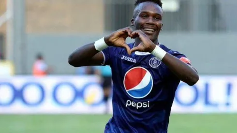 El atacante catracho regresa el miércoles para analizar la nueva propuesta de Saprissa