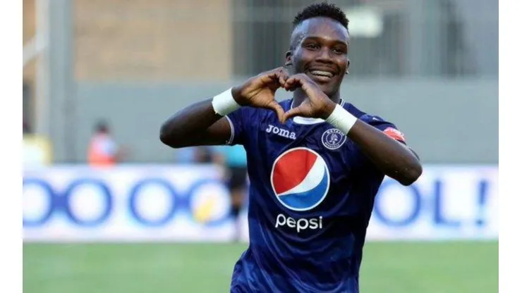 El atacante catracho regresa el miércoles para analizar la nueva propuesta de Saprissa