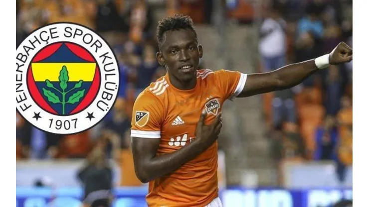 El atacante catracho espera que se resuelva su traspaso al club de Estambúl