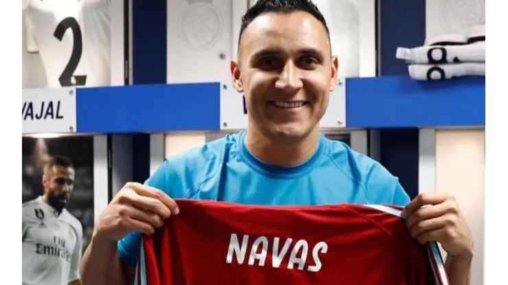 El guardameta tico recibió su uniforme honorífico por los 150 partidos como merengue