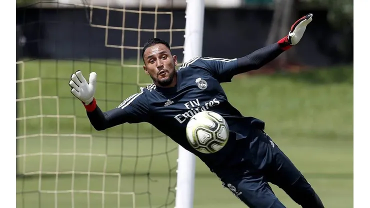 El arquero tico tendrá muchos entrenamientos y suplencias por delante en Madrid