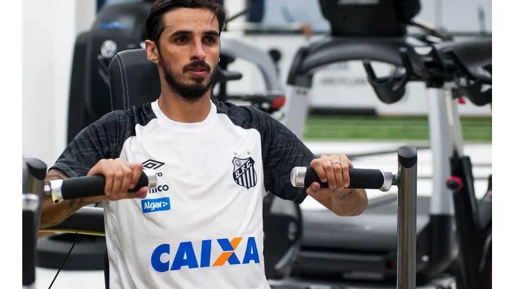 El volante tico comenzó el jueves la pretemporada con Sampaoli en el Santos