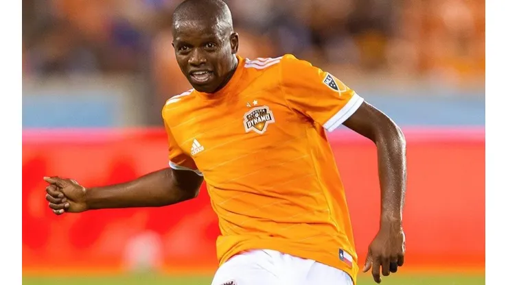 El volante catracho adelantó que renovará por un año con Houston