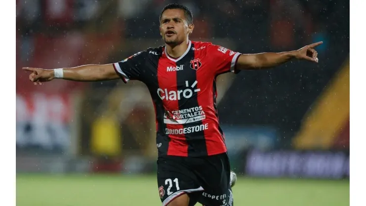 El atacante catracho aseguró que continuará su carrera con Alajuelense