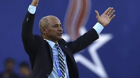 El costarricense se desligaría de la Fenifut el 15 de enero próximo