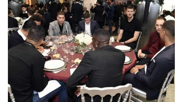 Los brasileños Casemiro y Vinicius Jr compartieron mesa con jugadores del plantel de baloncesto