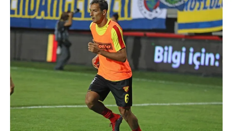 El volante tico trabaja con el nuevo entrenador con miras al partido del viernes en casa