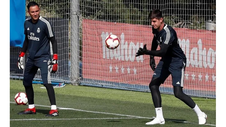 El estratega colchonero habló de Courtois y Navas en un premio que no olvida