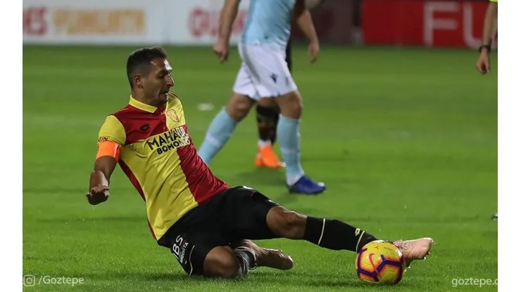 El volante tico tuvo otro desempeño notable pero salió del campo en la segunda parte