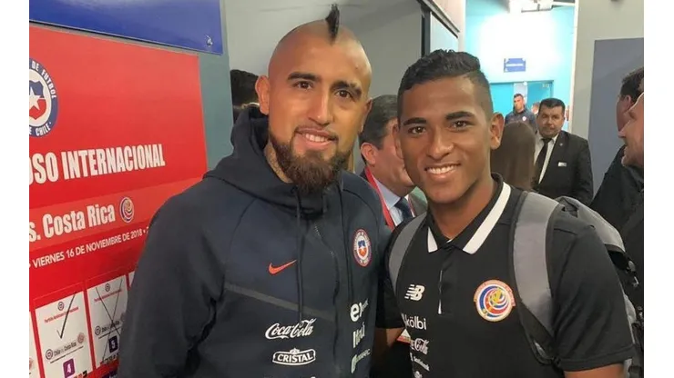 El volante tico anotó su primer gol con la tricolor en la victoria 3-2 sobre Perú