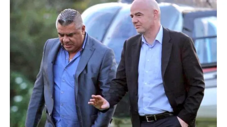 Infantino (derecha) llegó a Argentina como invitado de su federación para ver la final de la Copa Libertadores