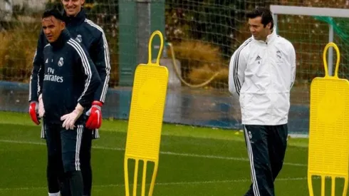 El técnico argentino relegó al costarricense a la suplencia en los principales torneos