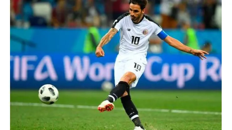 Bryan Ruiz prefiere pensar en el presente y mejorar su situación en Santos