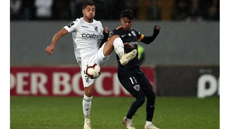 Pineda tuvo otro buen desempeño con Santa Clara en Portugal