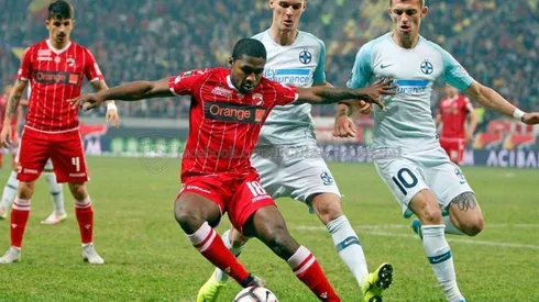 Cooper cometió la falta del penal para Steaua pero hizo un buen primer clásico rumano