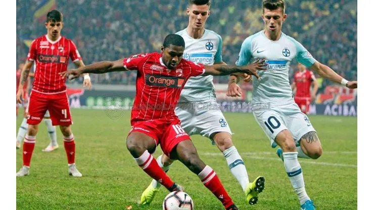 Cooper cometió la falta del penal para Steaua pero hizo un buen primer clásico rumano