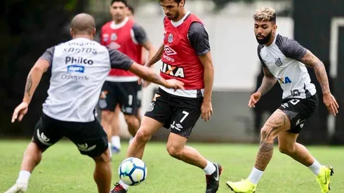 Bryan Ruiz no juega un partido como titular con Santos desde agosto