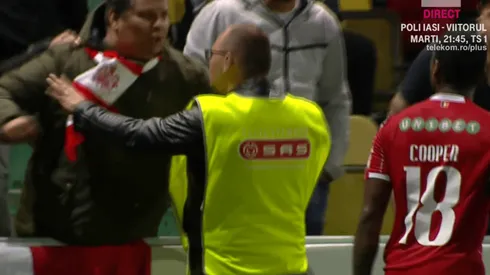 El volante panameño recibió un "escupitajo" de este aficionado del Dinamo