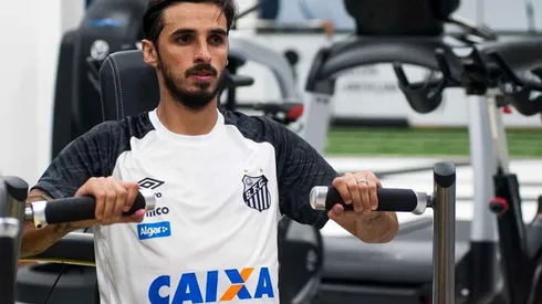 El mediocampista fue recibido en Vila Belmiro con la noticia de su posible salida del Santos