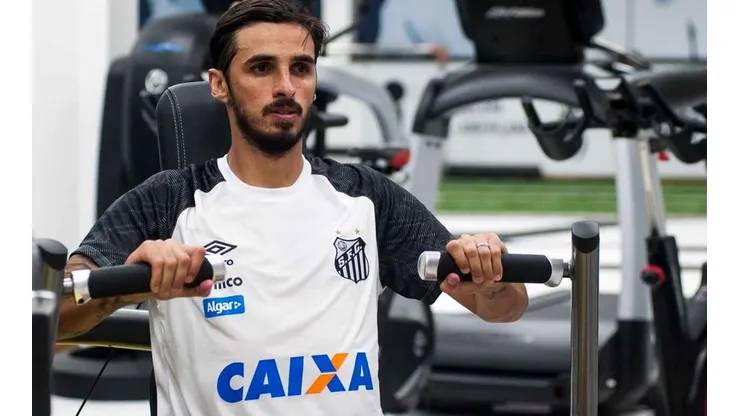 El mediocampista fue recibido en Vila Belmiro con la noticia de su posible salida del Santos