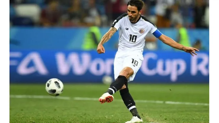 El estratega colombiano resaltó el aporte que da Bryan Ruiz al juego tico