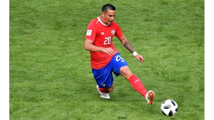 Guzmán ha sido fuertemente criticado por la prensa costarricenses tras su error en defensa