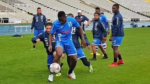 Los catrachos ya realizaron el reconocimiento al césped del estadio Montjuic