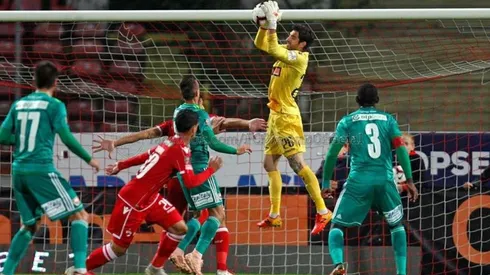 Penedo fue factor clave para el arco imbatido del Dinamo en el empate en casa